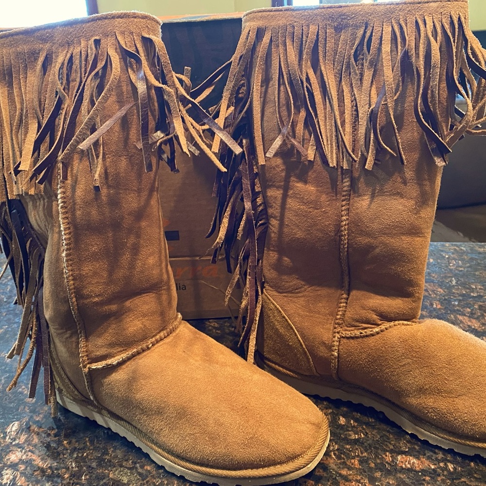 Koolaburra Tall Triple Fringe Kettle  Boot US Ladies size 10/ Men’s Size 9